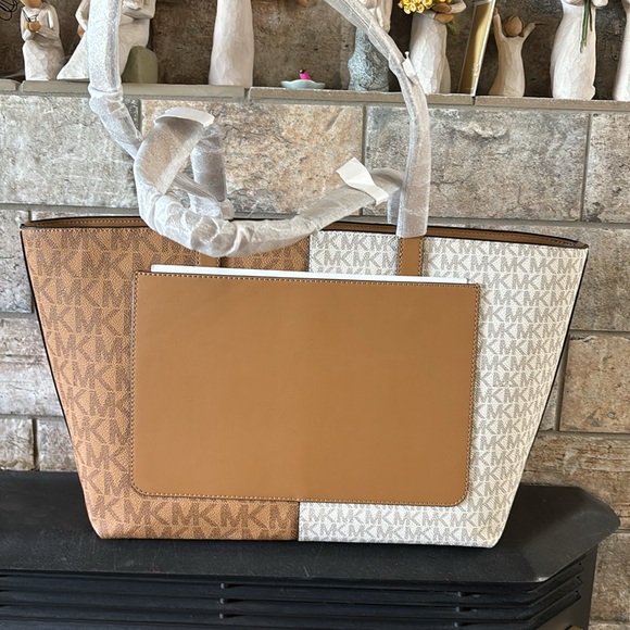 NWT Jet Set Travel tote - Picture 2 of 6